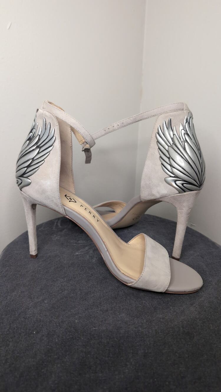 Katy Perry The Alexann Gray Suede Silver Wing Heels 9.5